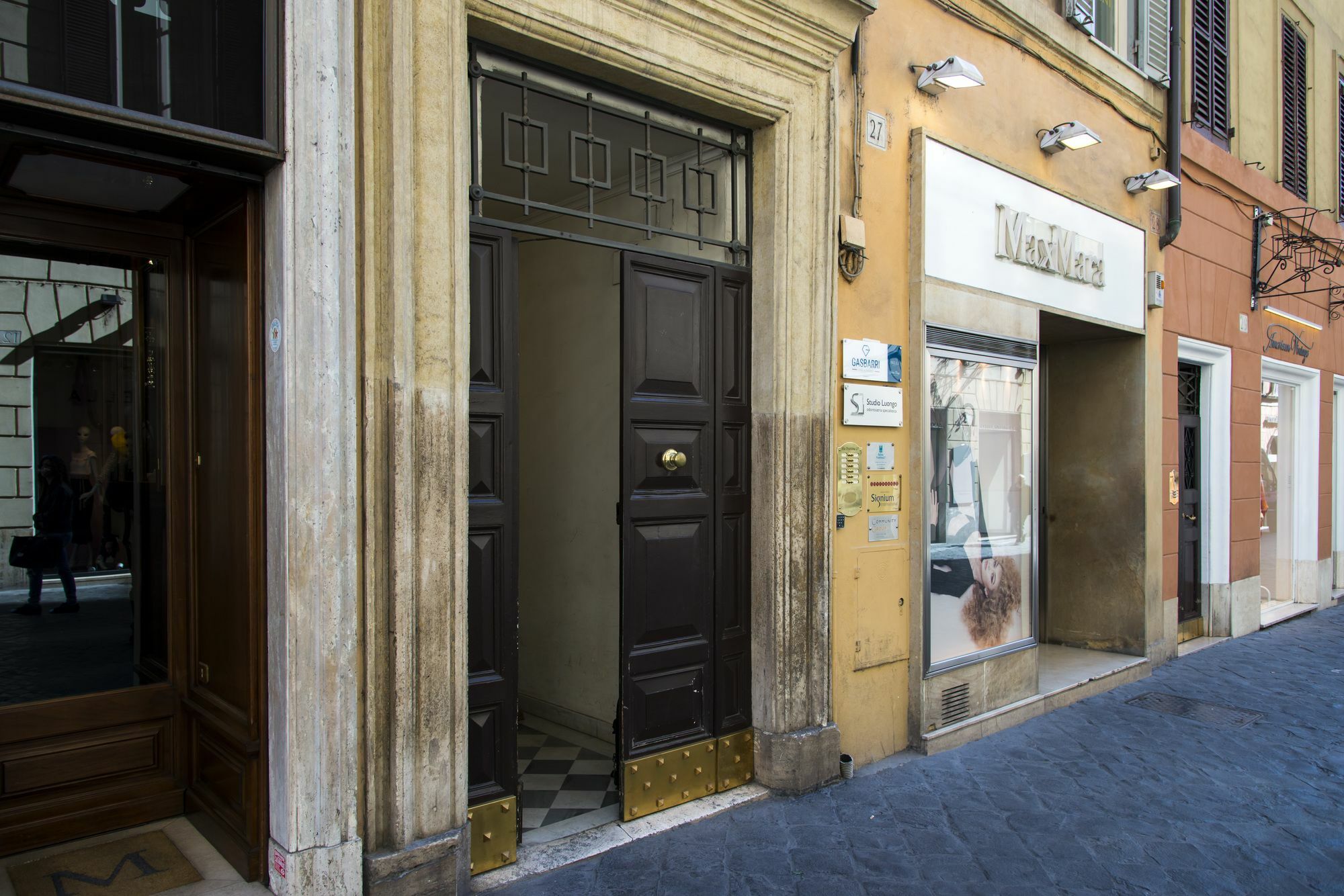 Отель Rome Frattina27 Экстерьер фото